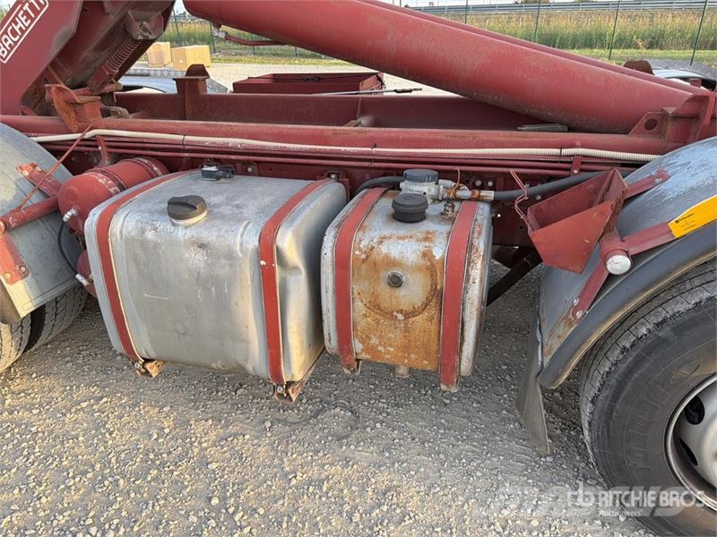 Iveco Stralis 350 8x2 Sleeper Roll-Off Truck Camion con cassone scarrabile