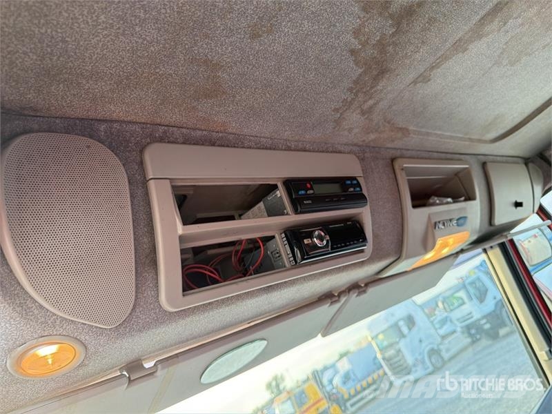 Iveco Stralis 350 8x2 Sleeper Roll-Off Truck Camion con cassone scarrabile