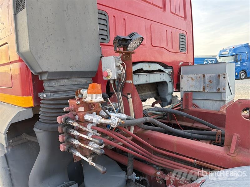 Iveco Stralis 350 8x2 Sleeper Roll-Off Truck Camion con cassone scarrabile