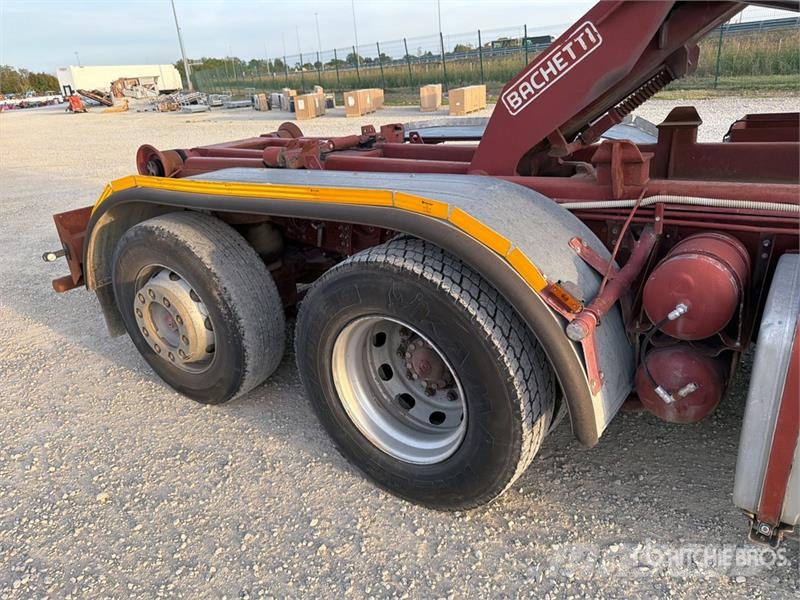 Iveco Stralis 350 8x2 Sleeper Roll-Off Truck Camion con cassone scarrabile