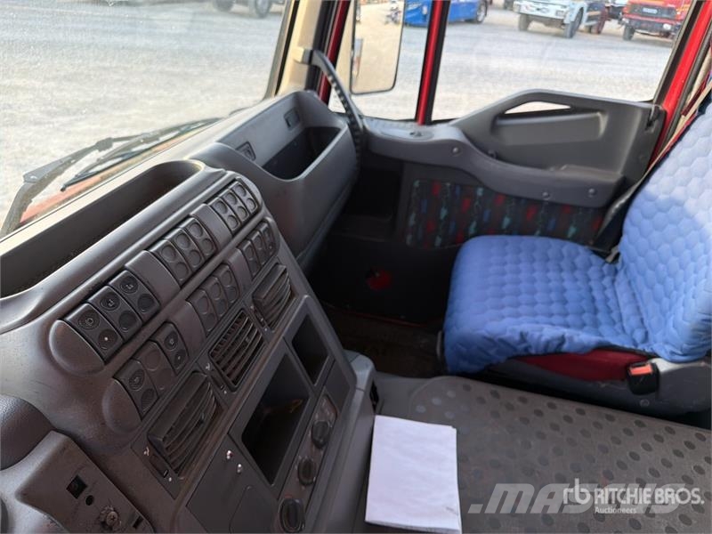 Iveco Stralis 350 8x2 Sleeper Roll-Off Truck Camion con cassone scarrabile