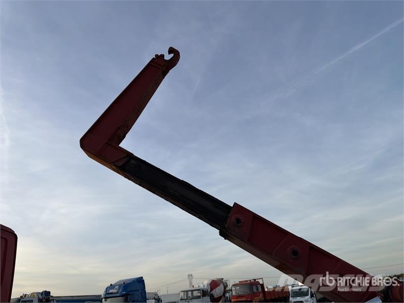 Iveco Stralis 350 8x2 Sleeper Roll-Off Truck Camion con cassone scarrabile