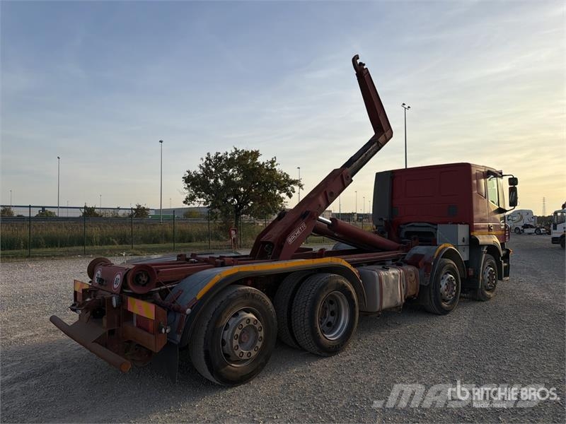 Iveco Stralis 350 8x2 Sleeper Roll-Off Truck Camion con cassone scarrabile