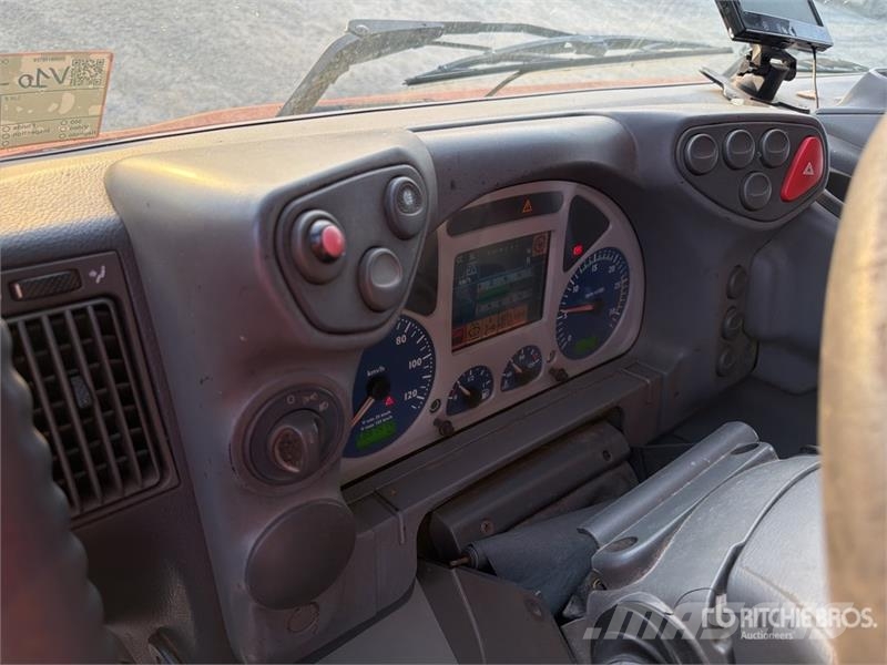 Iveco Stralis 350 8x2 Sleeper Roll-Off Truck Camion con cassone scarrabile