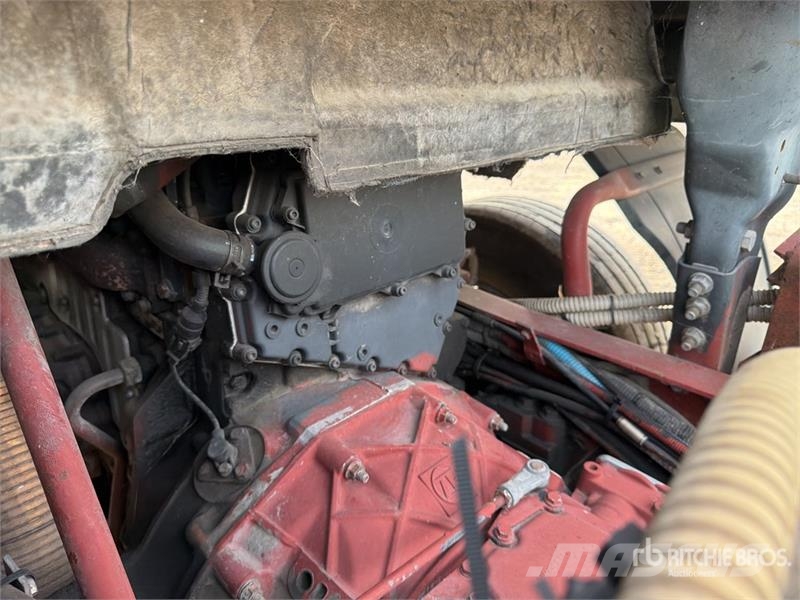 Iveco Stralis 350 8x2 Sleeper Roll-Off Truck Camion con cassone scarrabile