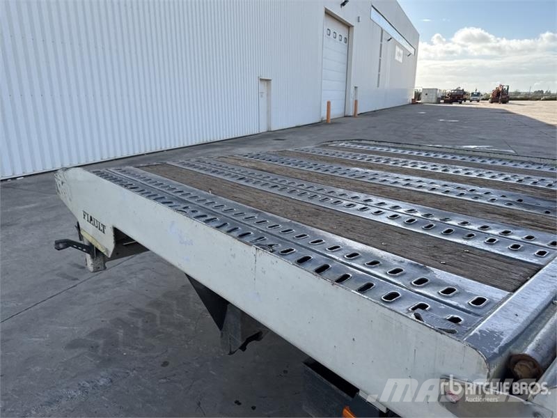 Iveco Stralis 360 EEV 8x2 Camion Plateau Flatbed Truck Platformos/ Pakrovimas iš šono
