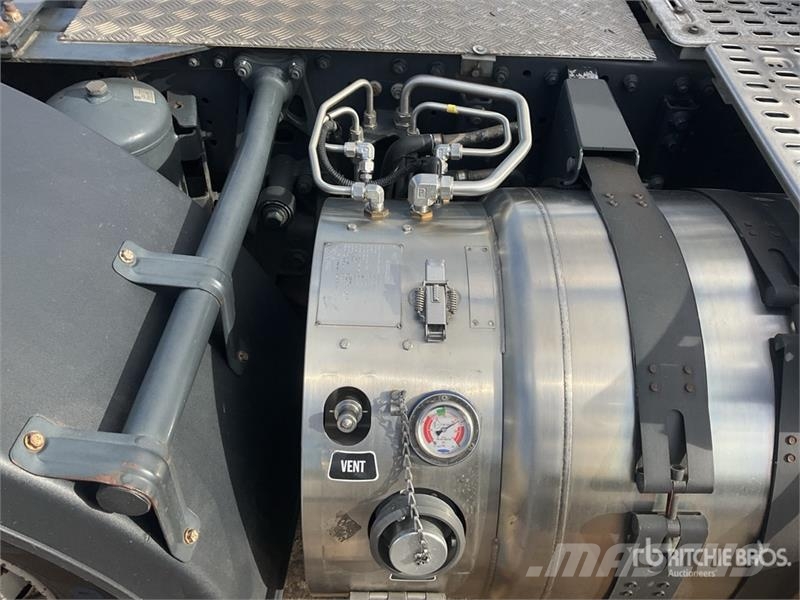 Iveco Stralis 460 LNG 6x2 Tri/A Sleeper Truck Tractor Влекачи