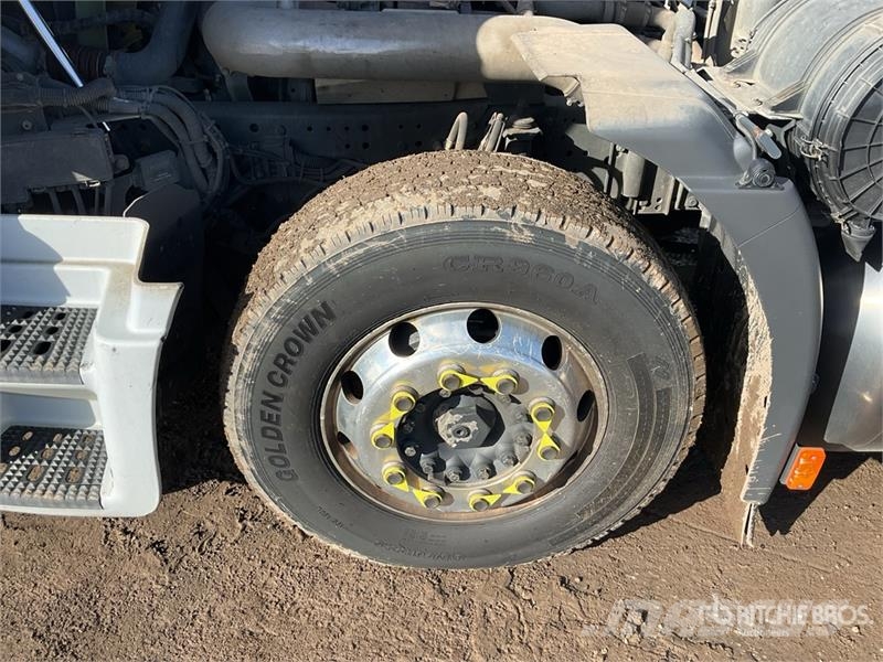 Iveco Stralis 460 LNG 6x2 Tri/A Sleeper Truck Tractor 牵引车