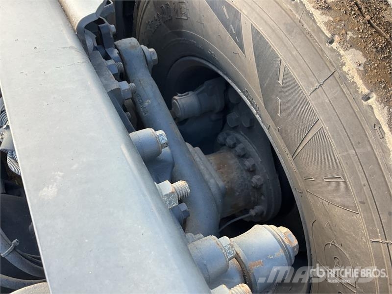 Iveco Stralis 460 LNG 6x2 Tri/A Sleeper Truck Tractor 中古トラクターヘッド | トレーラーヘッド
