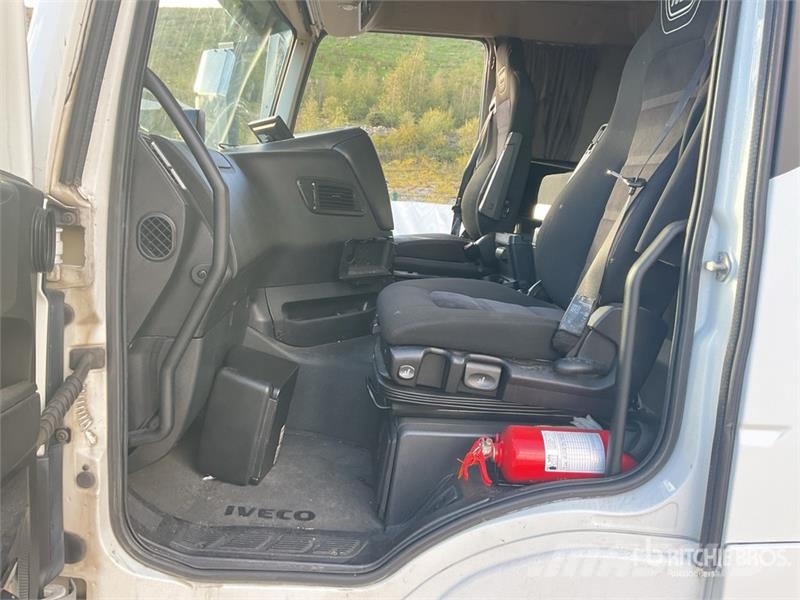 Iveco Stralis 460 LNG 6x2 Tri/A Sleeper Truck Tractor Tractor Units