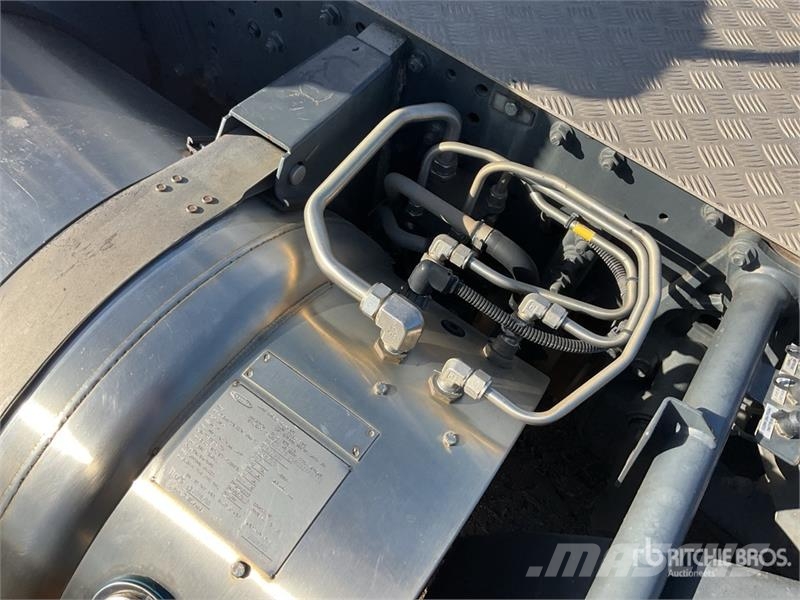 Iveco Stralis 460 LNG 6x2 Tri/A Sleeper Truck Tractor 牵引车