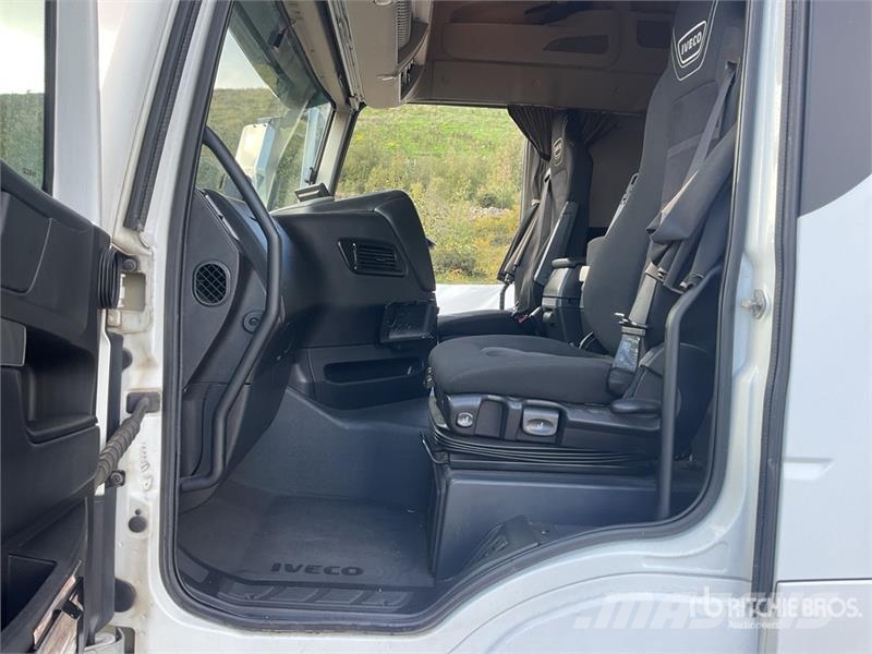 Iveco Stralis 460 LNG 6x2 Tri/A Sleeper Truck Tractor Влекачи