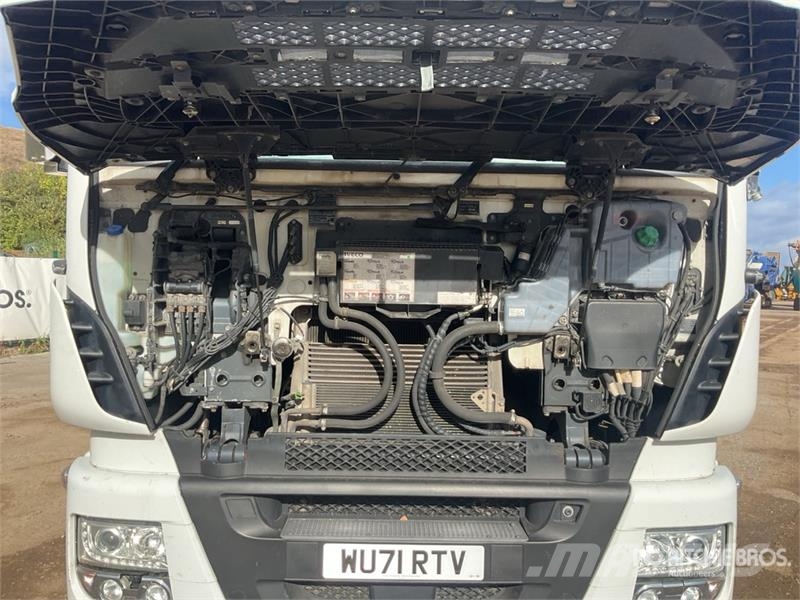 Iveco Stralis 460 LNG 6x2 Tri/A Sleeper Truck Tractor 牵引车