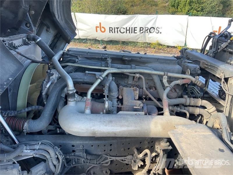 Iveco Stralis 460 LNG 6x2 Tri/A Sleeper Truck Tractor 牵引车