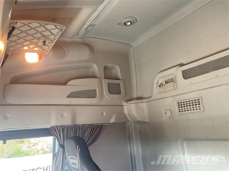 Iveco Stralis 460 LNG 6x2 Tri/A Sleeper Truck Tractor 牵引车
