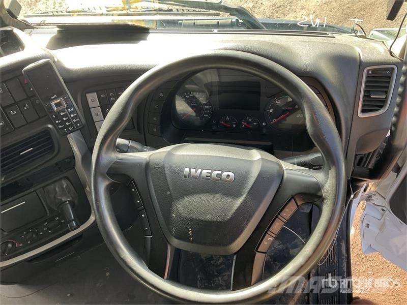 Iveco Stralis 460 LNG 6x2 Tri/A Sleeper Truck Tractor 牵引车