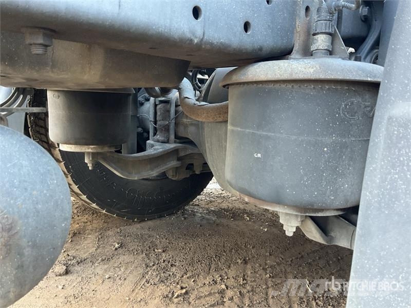 Iveco Stralis 460 LNG 6x2 Tri/A Sleeper Truck Tractor 牵引车