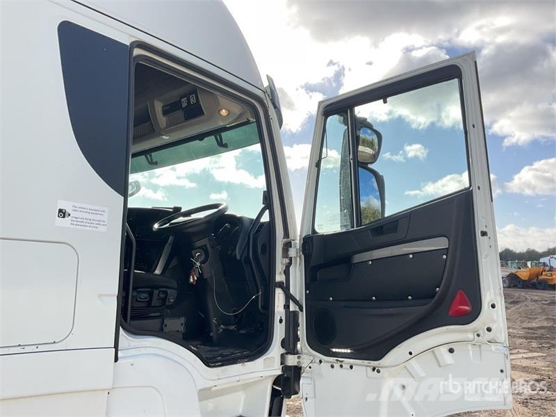 Iveco Stralis 460 LNG 6x2 Tri/A Sleeper Truck Tractor 牵引车