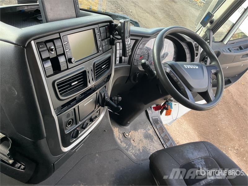 Iveco Stralis 460 LNG 6x2 Tri/A Sleeper Truck Tractor 牵引车