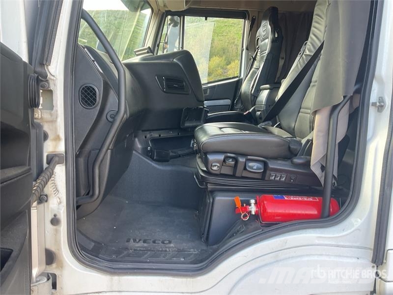 Iveco Stralis 460 LNG 6x2 Tri/A Sleeper Truck Tractor Влекачи