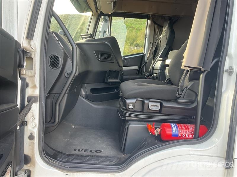 Iveco Stralis 460 LNG 6x2 Tri/A Sleeper Truck Tractor Tractor Units