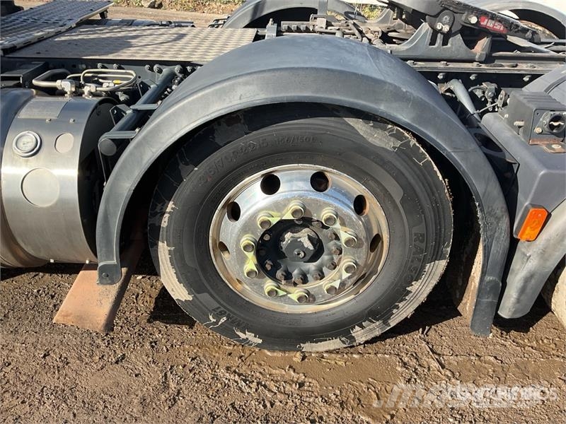 Iveco Stralis 460 LNG 6x2 Tri/A Sleeper Truck Tractor 牵引车
