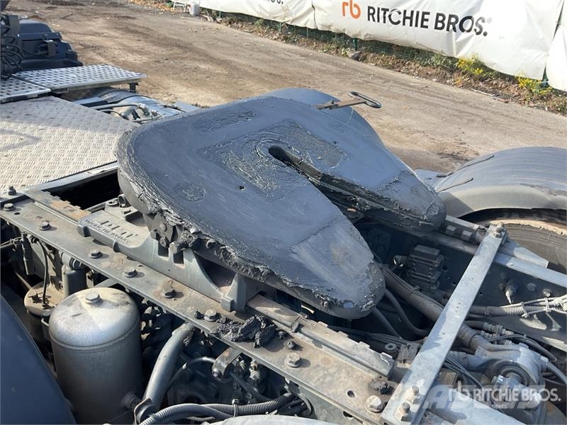 Iveco Stralis 460 LNG 6x2 Tri/A Sleeper Truck Tractor 中古トラクターヘッド | トレーラーヘッド