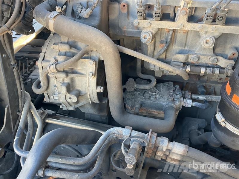 Iveco Stralis 460 LNG 6x2 Tri/A Sleeper Truck Tractor 牵引车