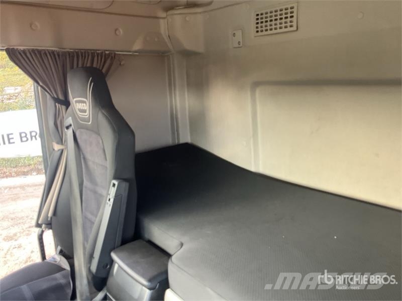 Iveco Stralis 460 LNG 6x2 Tri/A Sleeper Truck Tractor Влекачи