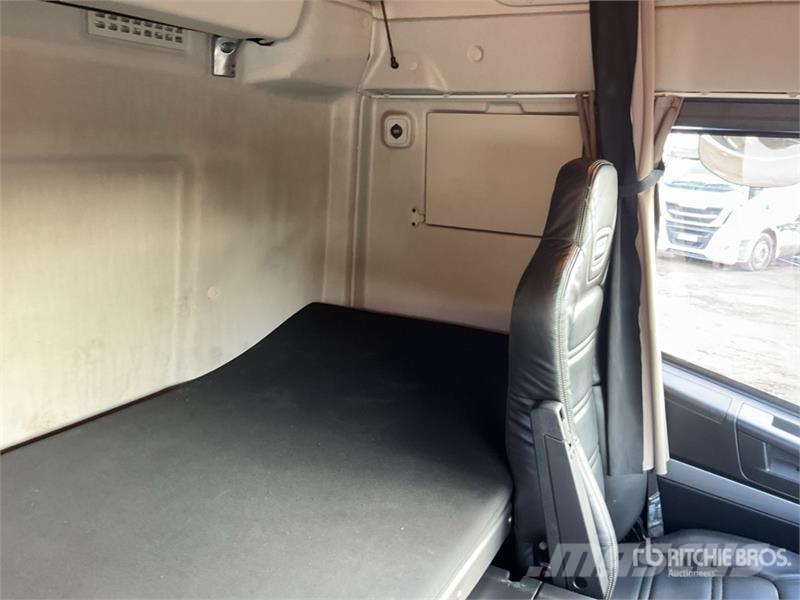 Iveco Stralis 460 LNG 6x2 Tri/A Sleeper Truck Tractor 牵引车