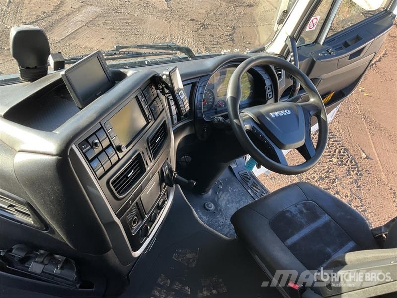 Iveco Stralis 460 LNG 6x2 Tri/A Sleeper Truck Tractor 牵引车