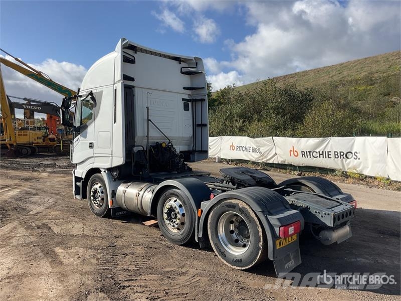 Iveco Stralis 460 LNG 6x2 Tri/A Sleeper Truck Tractor 中古トラクターヘッド | トレーラーヘッド