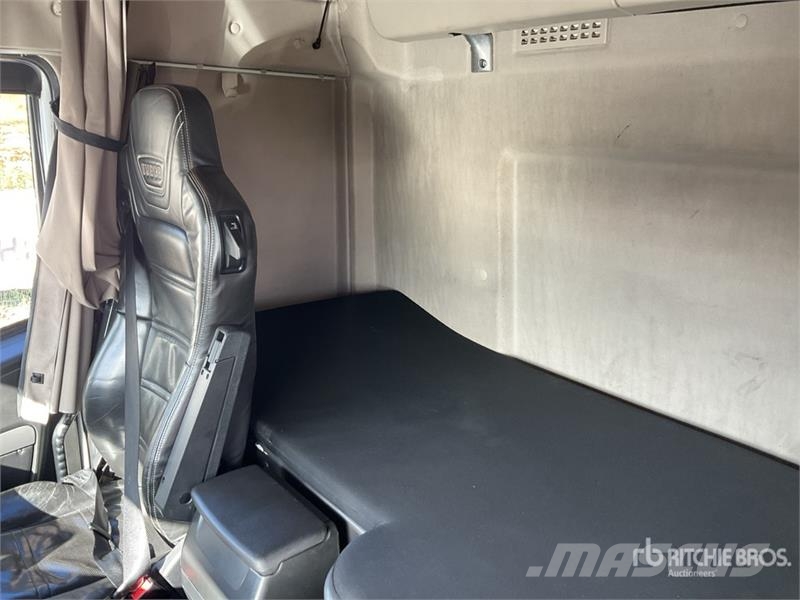 Iveco Stralis 460 LNG 6x2 Tri/A Sleeper Truck Tractor 牵引车