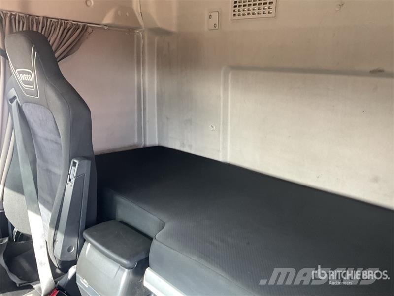 Iveco Stralis 460 LNG 6x2 Tri/A Sleeper Truck Tractor 牵引车