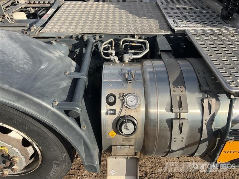 Iveco Stralis 460 LNG 6x2 Tri/A Sleeper Truck Tractor Tractor Units