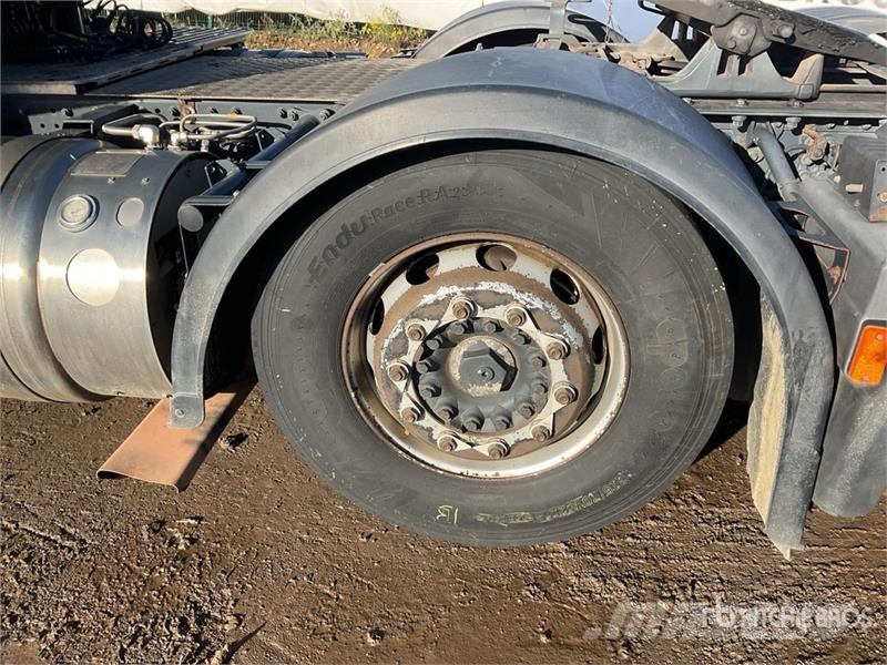 Iveco Stralis 460 LNG 6x2 Tri/A Sleeper Truck Tractor 牵引车