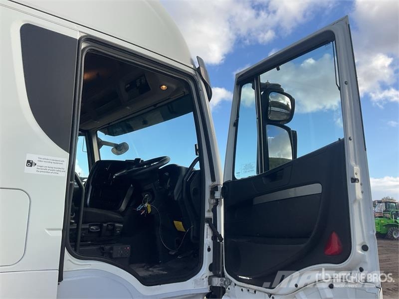 Iveco Stralis 460 LNG 6x2 Tri/A Sleeper Truck Tractor Tractor Units