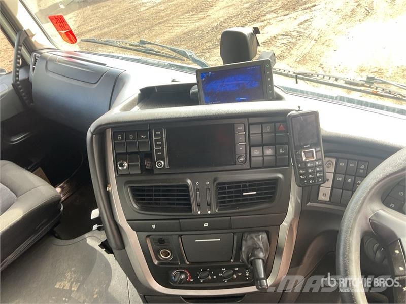 Iveco Stralis 460 LNG 6x2 Tri/A Sleeper Truck Tractor 牵引车