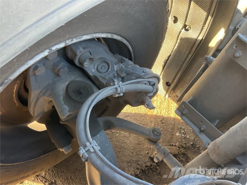 Iveco Stralis 460 LNG 6x2 Tri/A Sleeper Truck Tractor 牵引车