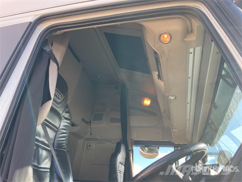 Iveco Stralis 460 LNG 6x2 Tri/A Sleeper Truck Tractor 牵引车