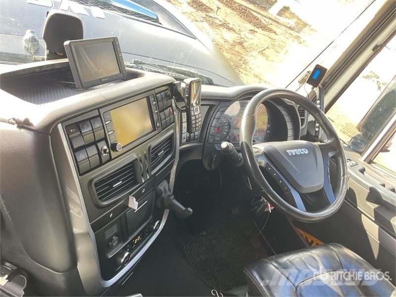 Iveco Stralis 460 LNG 6x2 Tri/A Sleeper Truck Tractor 牵引车