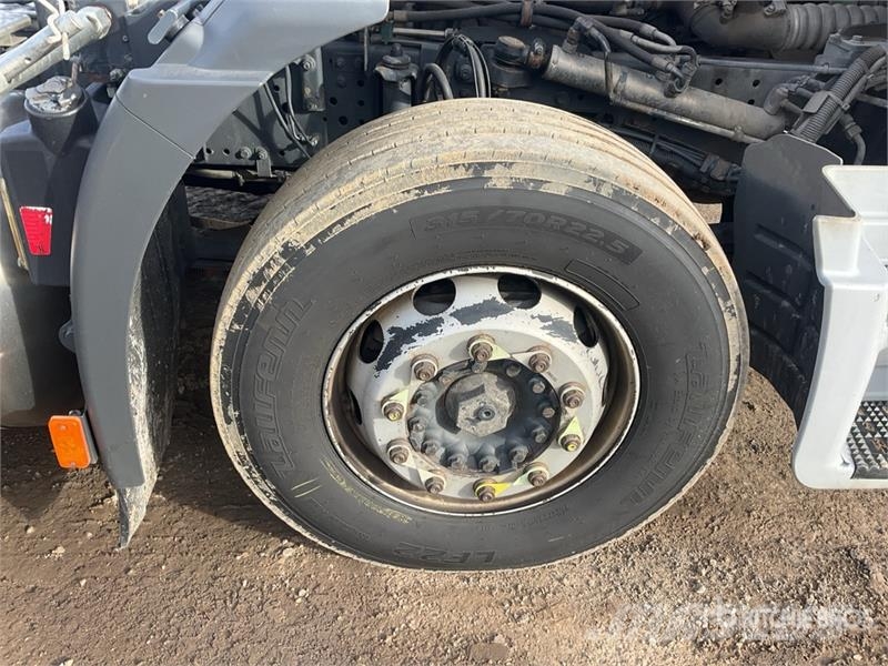 Iveco Stralis 460 LNG 6x2 Tri/A Sleeper Truck Tractor Tractor Units