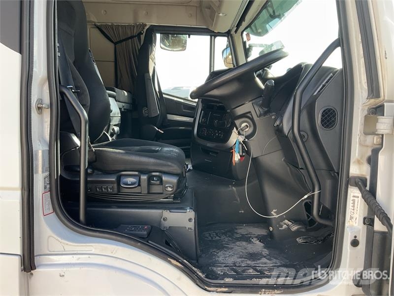 Iveco Stralis 460 LNG 6x2 Tri/A Sleeper Truck Tractor 牵引车