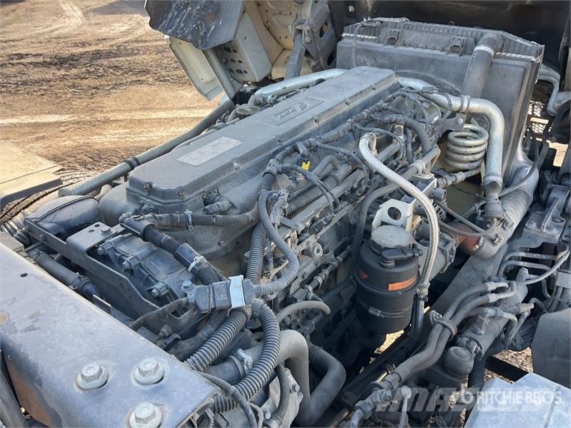 Iveco Stralis 460 LNG 6x2 Tri/A Sleeper Truck Tractor 牵引车