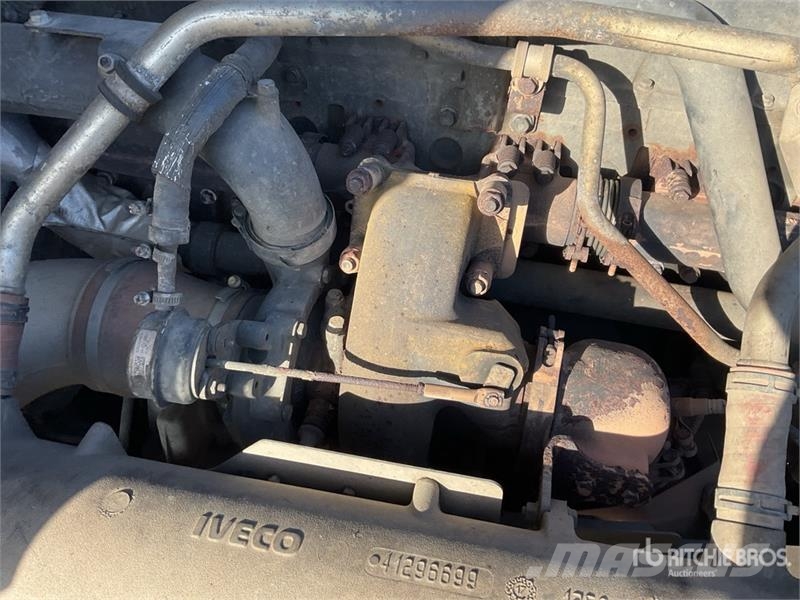 Iveco Stralis 460 LNG 6x2 Tri/A Sleeper Truck Tractor 牵引车