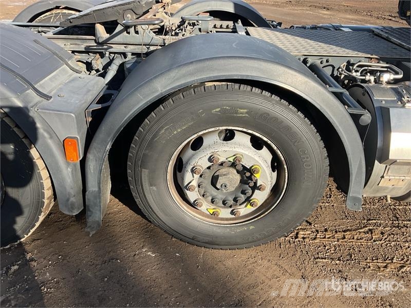 Iveco Stralis 460 LNG 6x2 Tri/A Sleeper Truck Tractor 牵引车