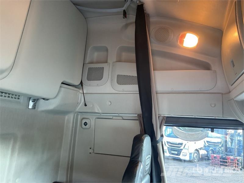 Iveco Stralis 460 LNG 6x2 Tri/A Sleeper Truck Tractor 牵引车