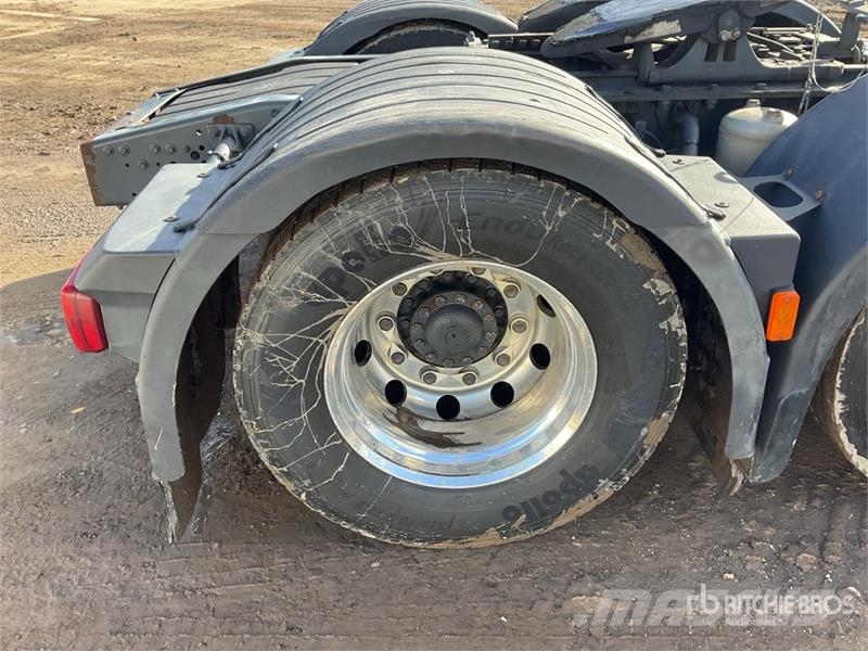 Iveco Stralis 460 LNG 6x2 Tri/A Sleeper Truck Tractor 牵引车