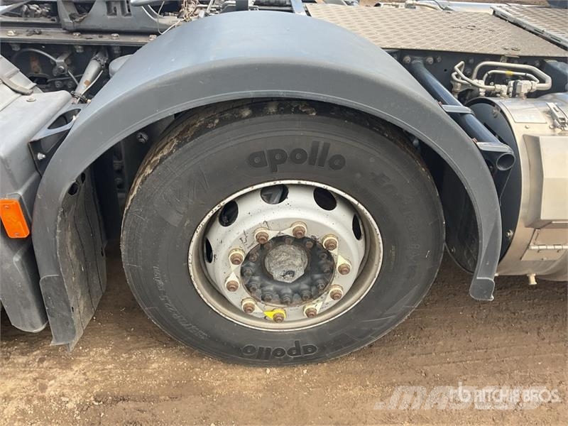 Iveco Stralis 460 LNG 6x2 Tri/A Sleeper Truck Tractor 牵引车