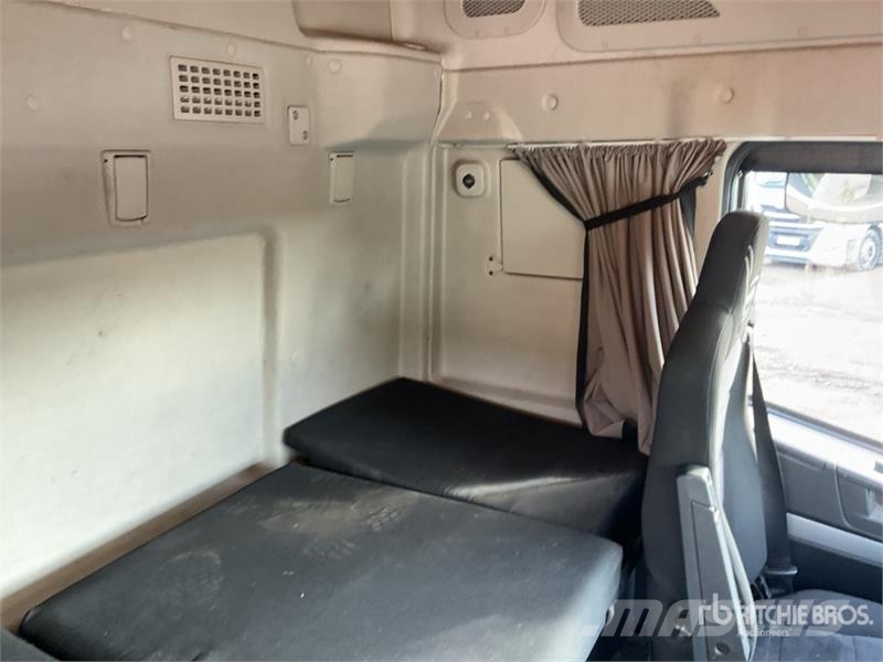 Iveco Stralis 460 LNG 6x2 Tri/A Sleeper Truck Tractor 牵引车